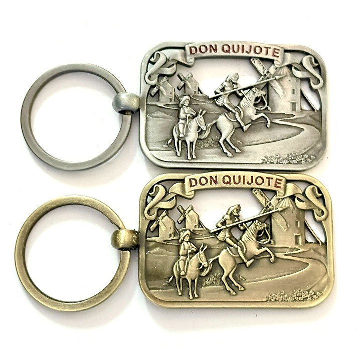 12 llaveros Don Quijote en dos colores