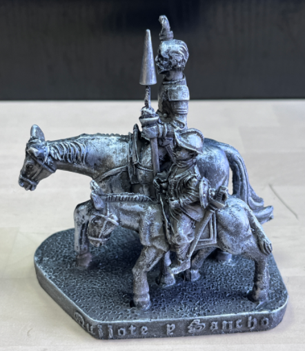 Don Quijote y Sancho Panza en caballo plateado