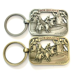 12 llaveros Don Quijote en dos colores